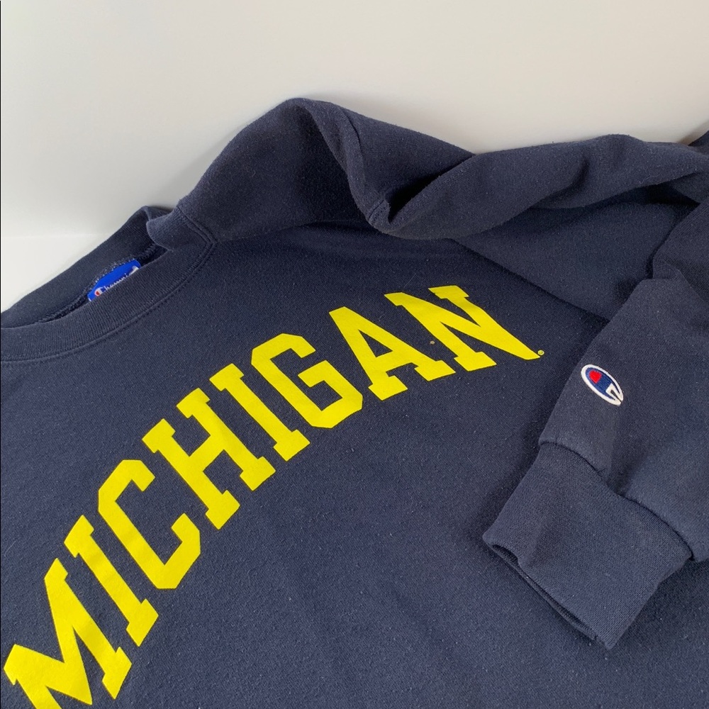 CHAMPION Michigan Univ. Basic Crewneck Sweatshirt